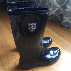 Black rubber rain boot